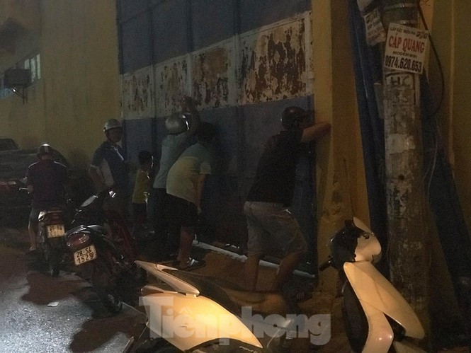 Quang Hải gửi lời cảm ơn CĐV Hà Nội cổ vũ bên ngoài sân Hàng Đẫy