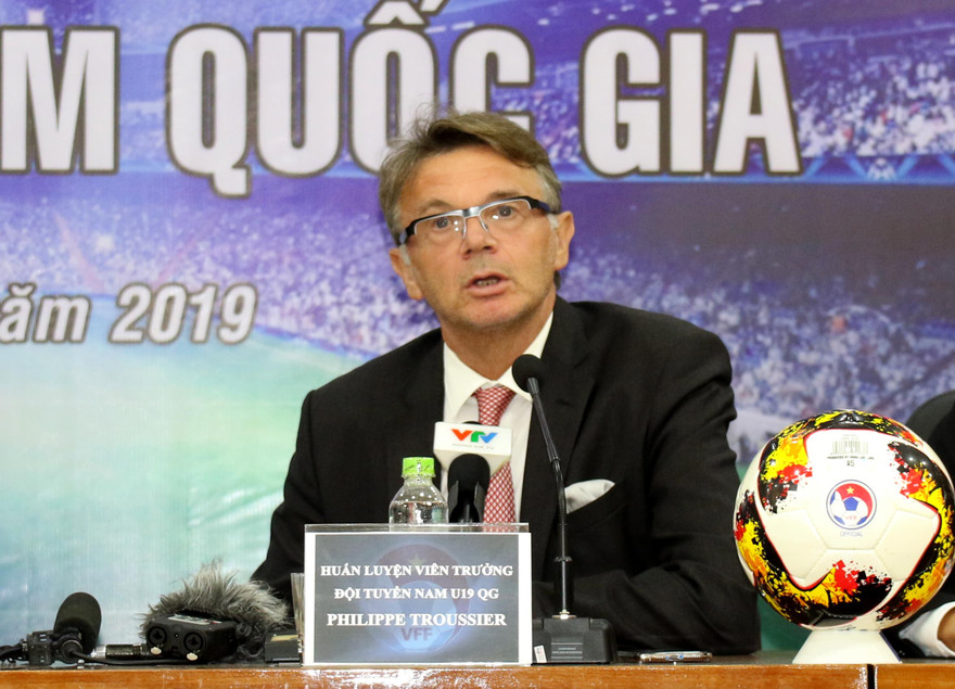 'Phù thủy trắng' Philippe Troussier nhận làm trợ lý cho HLV Park Hang Seo