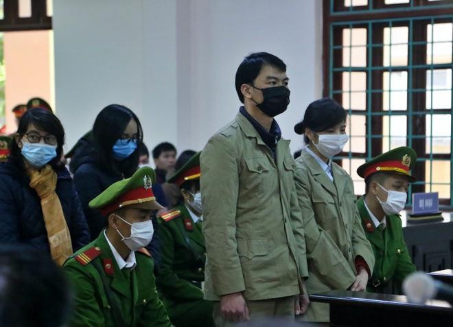 Các bị cáo tại toà. Ảnh: N.T