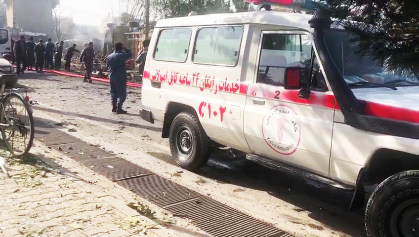 Xe cấp cứu có mặt tại hiện trường. Ảnh: TOLO News