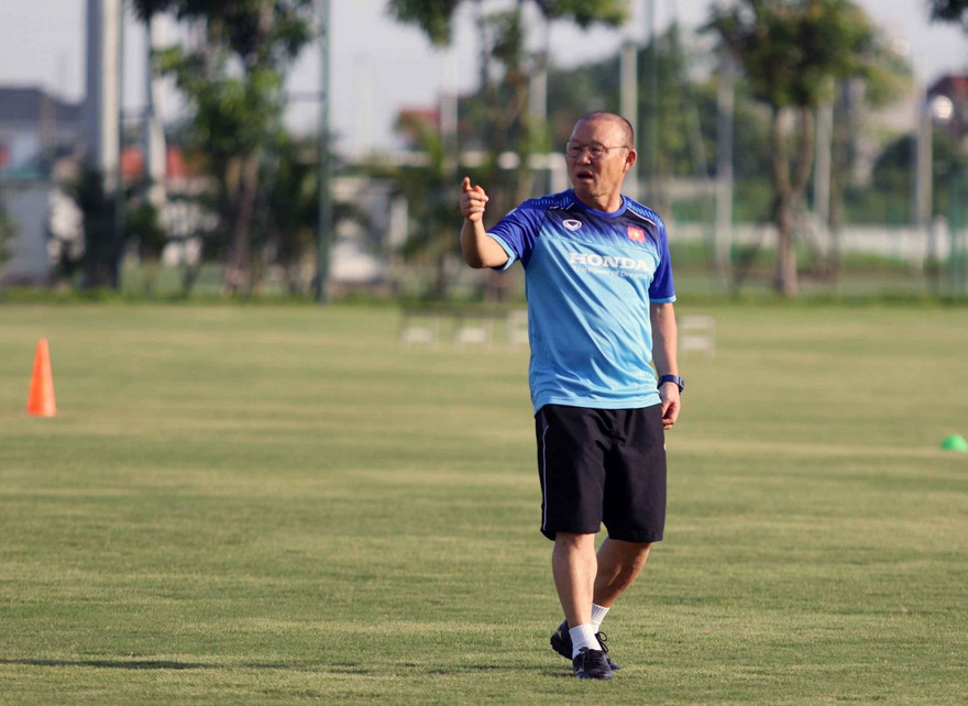 Vì sao HLV Park Hang Seo không gọi Quang Hải, Văn Hậu lên U22 Việt Nam?