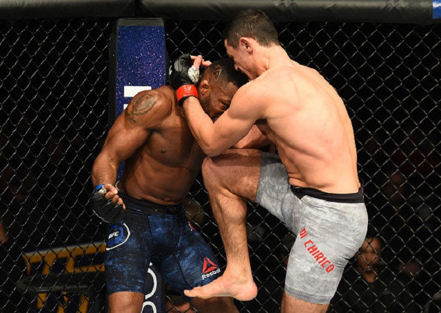 Cú ra đòn trị giá 50.000 USD khiến võ sĩ MMA 'nằm im như thóc'