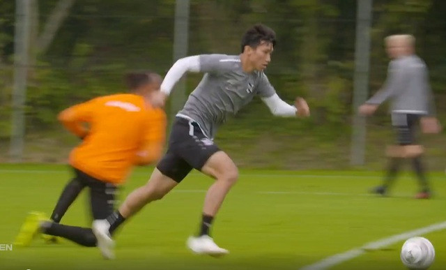 Văn Hậu đi bóng đẳng cấp ở SC Heerenveen