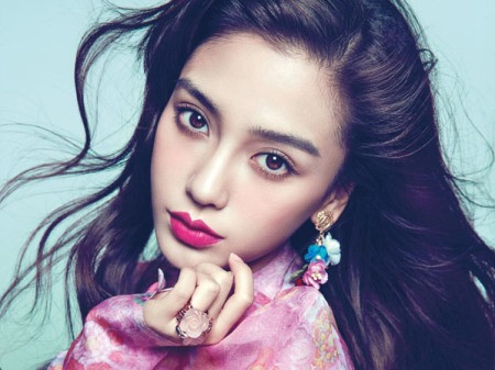 Angela Baby đẹp gợi cảm pha lẫn chút cổ điển