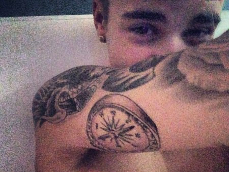 Justin Bieber khoe hình xăm ‘mừng’ tái hợp bạn gái
