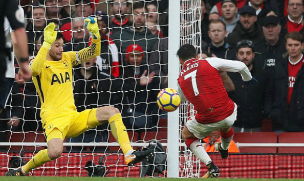 Pha lập công của Alexis Sanchez 