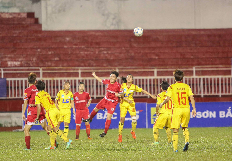 Giải VĐQG nữ: Nhà đương kim vô địch thắng nhọc