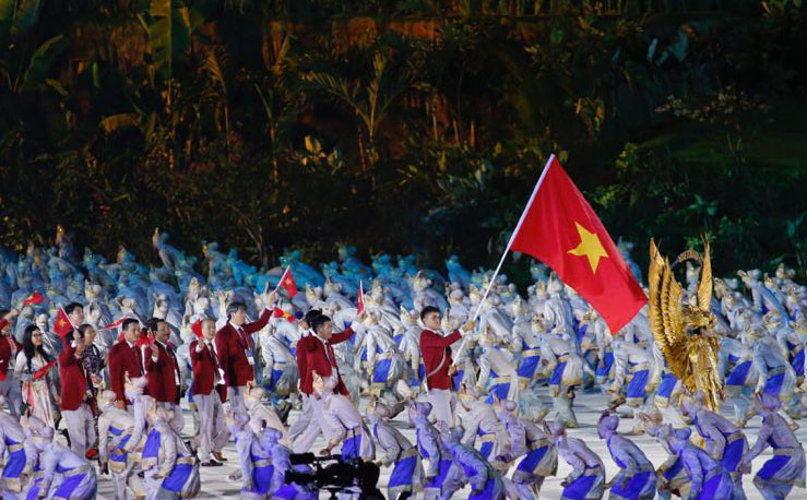 Đoàn TTVN diễu hành trong lễ khai mạc. Bách Nghệ 