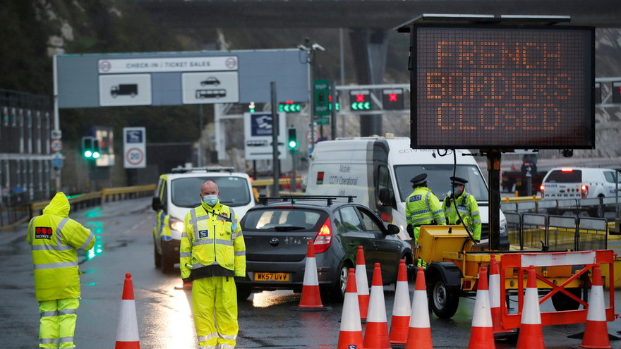 Nhiều nước châu Âu ban hành lệnh hạn chế đi lại với Anh vì sự xuất hiện của chủng virus biến thể. Ảnh: Reuters