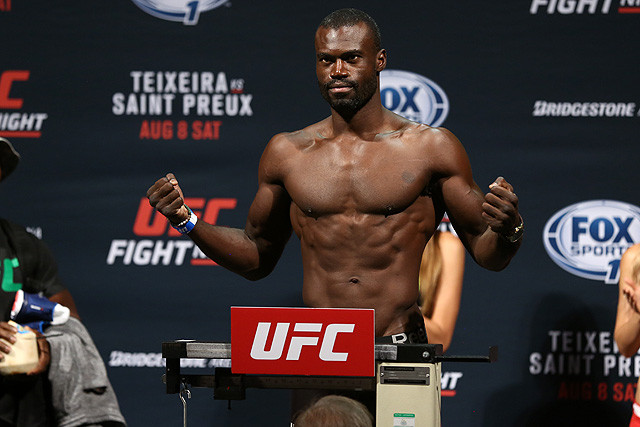 Hall bị nghi ngất xỉu do ép cân quá độ