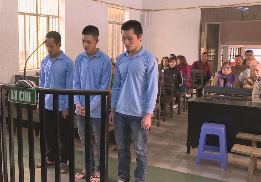 Ba bị cáo tại tòa.