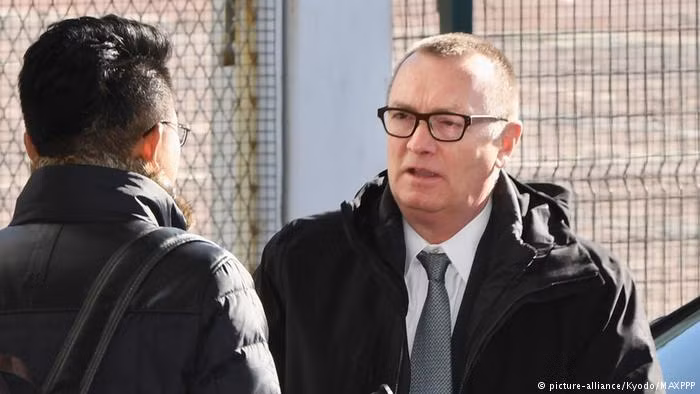 Ông Jeffrey Feltman có mặt tại sân bay Bắc Kinh hôm qua, 5/12 để chuẩn bị lên đường đến Bình Nhưỡng. Ảnh: Kyodo