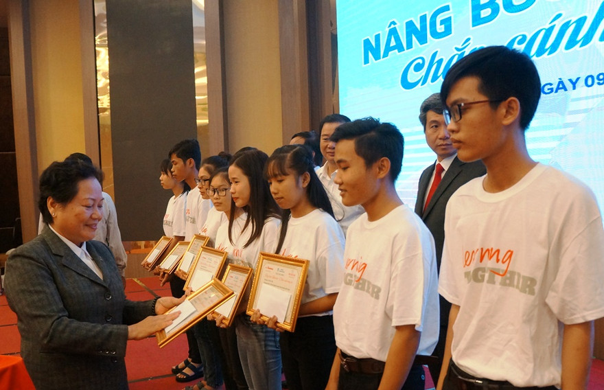 Bà Đoàn Thị Tại, GĐ Văn phòng đại lý Prudential