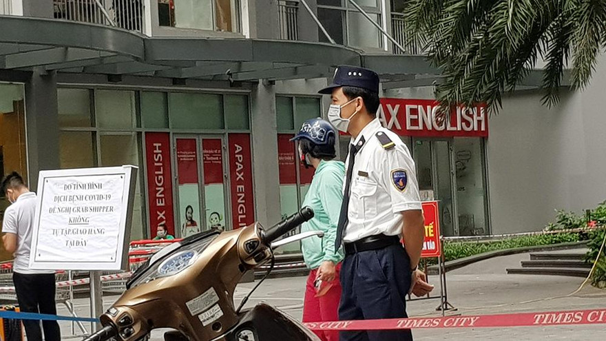 Park 11 Times City 'nội bất xuất, ngoại bất nhập' sau ca dương tính SARS-CoV-2