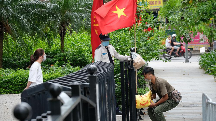 Rà soát được hơn 100 F1, F2 của nhân viên phân luồng tại điểm bầu cử ở Bắc Từ Liêm 