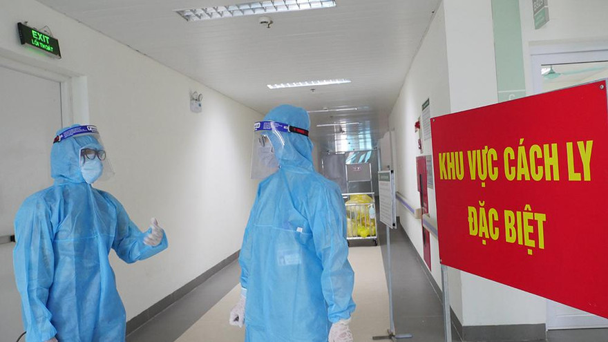 Thâm nhập khu vực cách ly đặc biệt của BV Thanh Nhàn sau khi xuất hiện ca mắc COVID-19