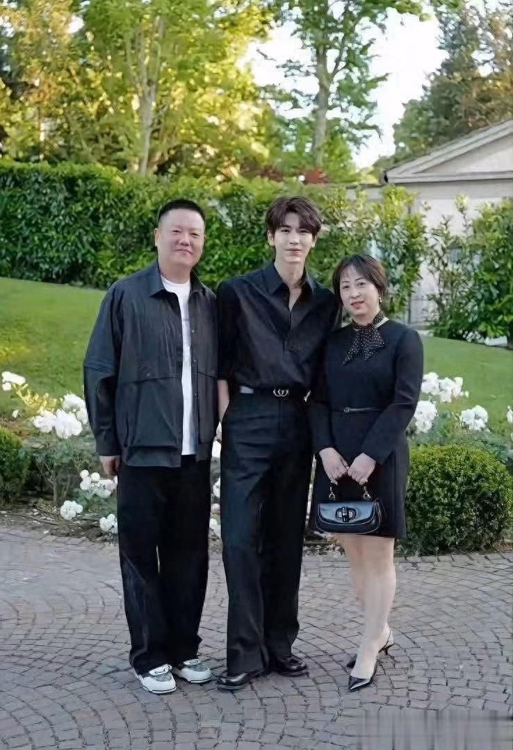 gia-dinh-truong-lang-hach.jpg
