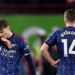 HIGHLIGHTS: Arsenal bị Brentford chia điểm, lung lay ngôi đầu bảng 