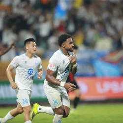 HIGHLIGHTS: Nguyễn Xuân Son ghi bàn, Thép Xanh Nam Định ngược dòng thắng Ninh Bình 