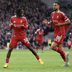 HIGHLIGHTS: Liverpool đè bẹp West Ham, gây áp lực lên MU 