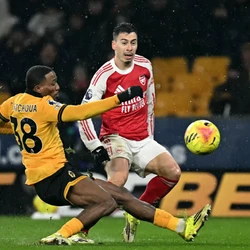 HIGHLIGHTS: Arsenal trượt chân trên sân đội cuối bảng Wolves, ngôi đầu lung lay 