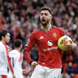 HIGHLIGHTS: Bruno Fernandes đưa MU lên thứ 3 Ngoại hạng Anh 