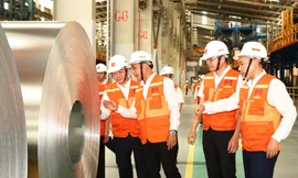 Tập đoàn Hoa Sen sản xuất thành công tôn siêu bền Hoa Sen Mag Shield, bảo hành tới 50 năm