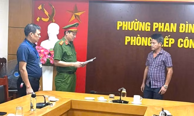 Khởi tố hai người thu gom, vận chuyển, tập kết trạc thải xây dựng trái phép
