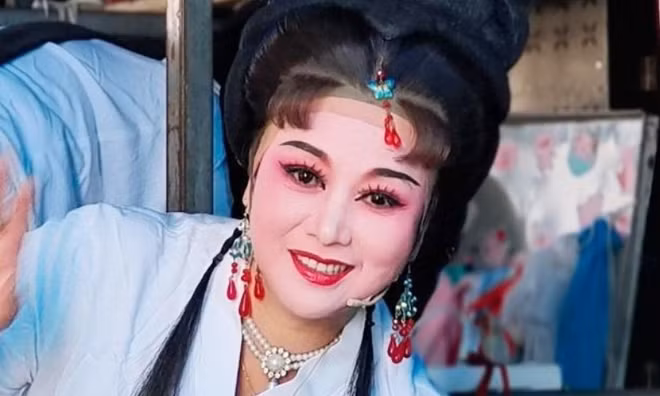 Nữ diễn viên chết đuối 