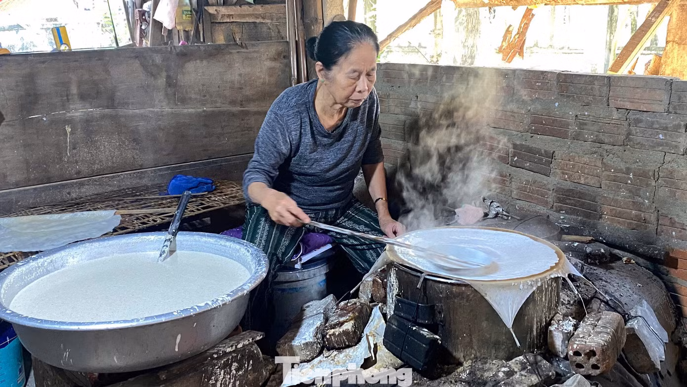 tp-bangtrang-tuyloan-2a.jpg