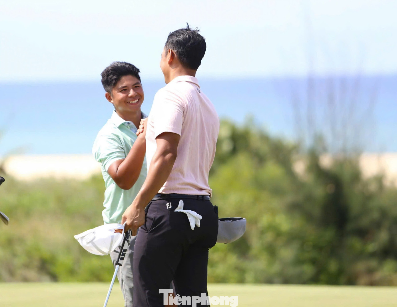 Champion Nguyen Tuan Anh (left). tp-h2.jpg