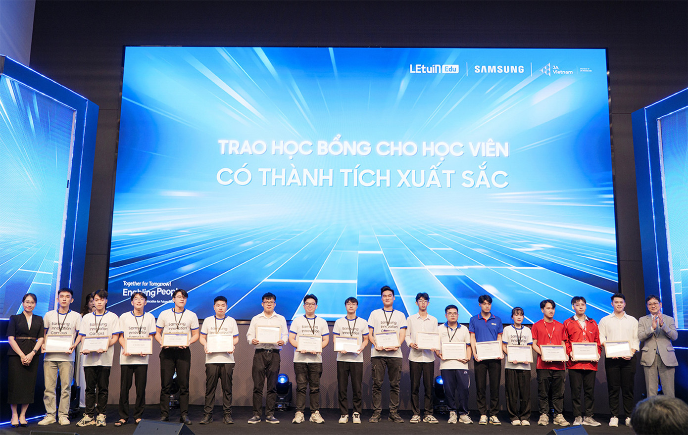 Samsung ផ្តល់អាហារូបករណ៍ដល់សិស្សពូកែ hoc-bong.jpg