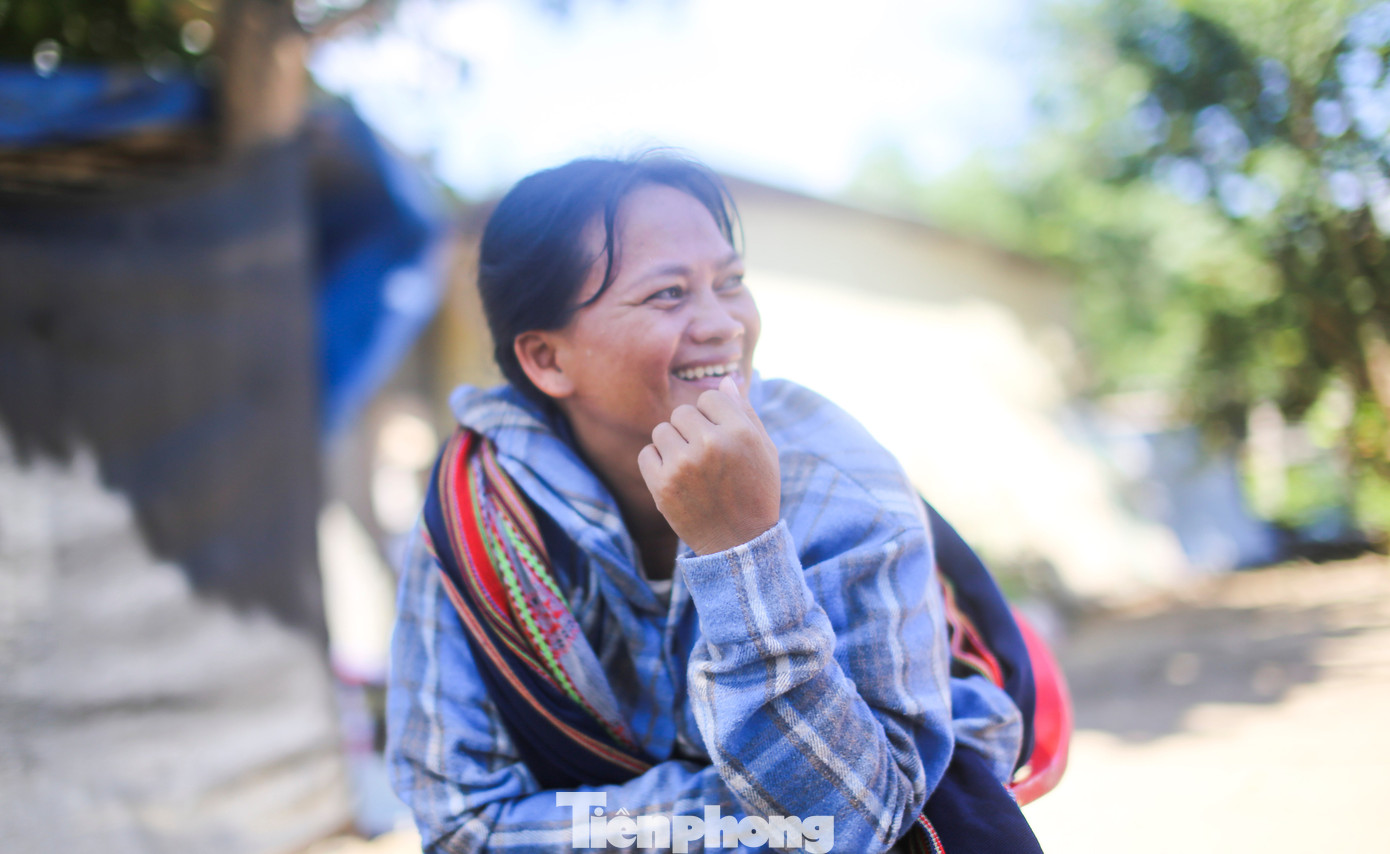 A aldeia de Canh Tien tem cerca de 188 famílias, principalmente Ba Na e Cham. A população vive principalmente da criação de gado e da agricultura. Desde a construção da nova estrada, a população tem se sentido muito feliz e animada. Foto: Truong Dinh tp-d6.jpg