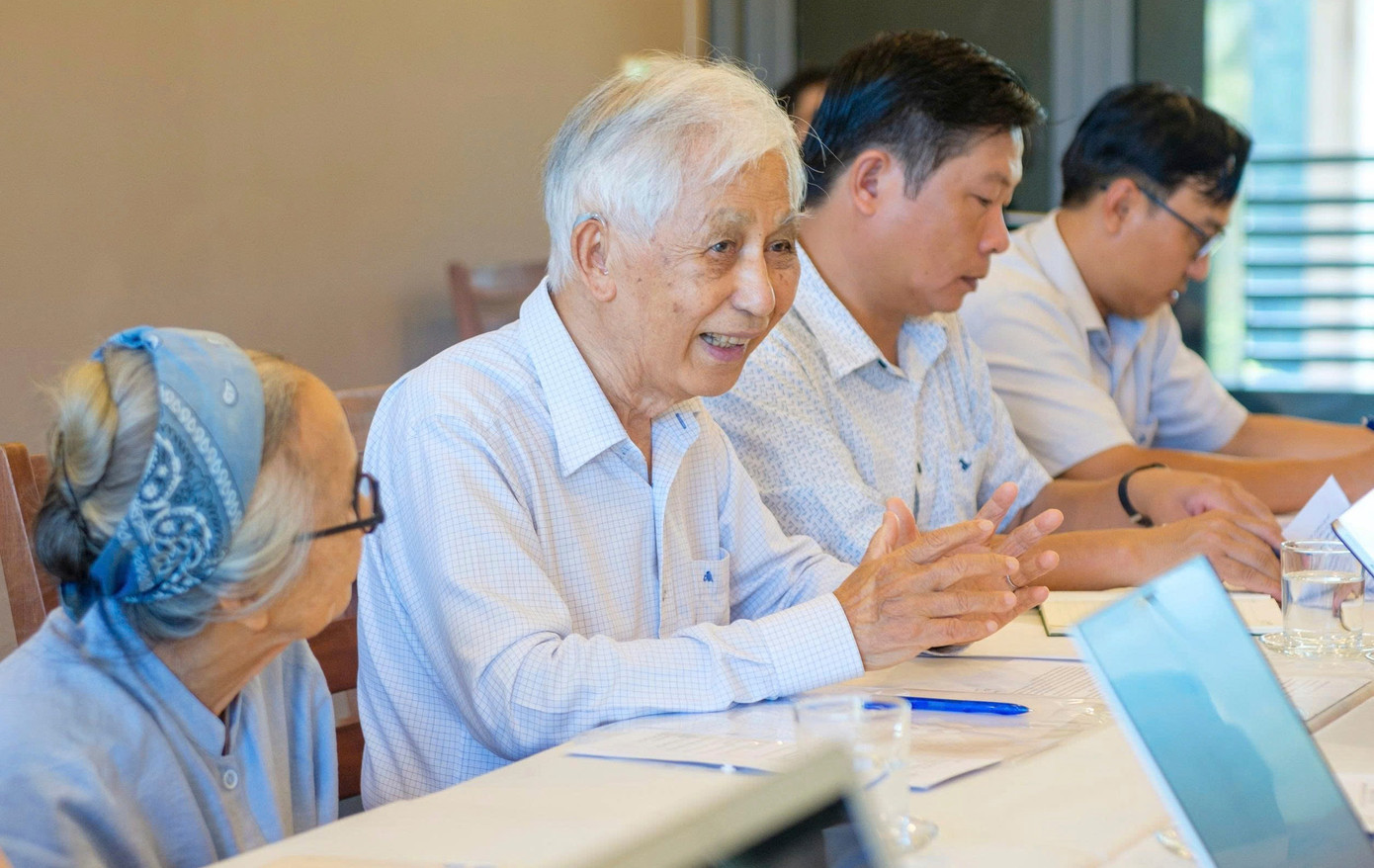 GS Trần Thanh Vân (bên trái). 8.jpg