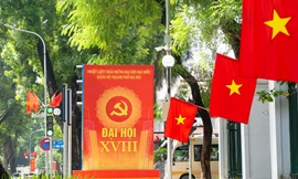 Phố phường rực cờ hoa chào mừng Đại hội Đảng bộ TP Hà Nội lần thứ XVIII
