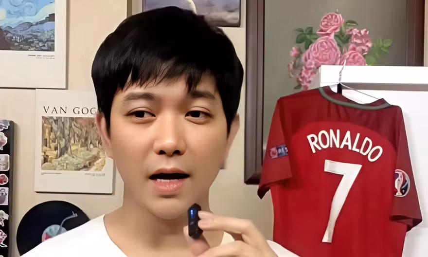 Ca sĩ Tim gây phẫn nộ, mỉa mai Messi