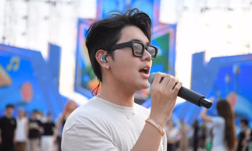 Ca sĩ Lâm Phúc cùng hàng trăm vũ công đổ bộ concert Thanh xuân 