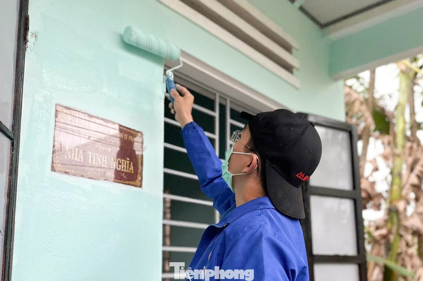 Tuổi trẻ Đà Nẵng sơn sửa nhà cửa, mang Tết ấm đến gia đình chính sách
