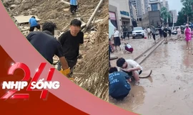 NHỊP SỐNG 24: Tiệm vàng bị lũ cuốn, người dân đổ xô tìm 20kg vàng dưới bùn