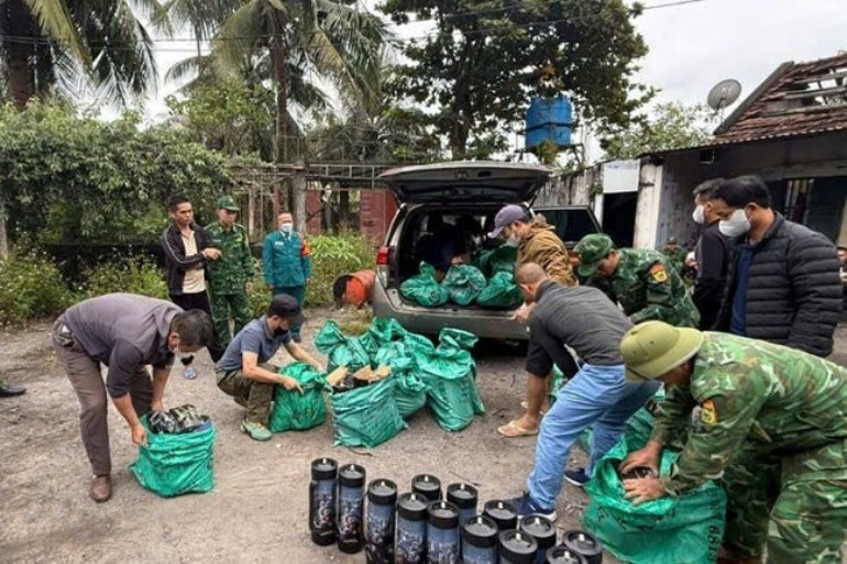 Lực lượng Biên phòng tỉnh Quảng Ninh liên tiếp bắt giữ các vụ vận chuyển bình khí cười. 1762257579888.jpg