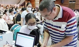 Chia sẻ gánh nặng với sinh viên