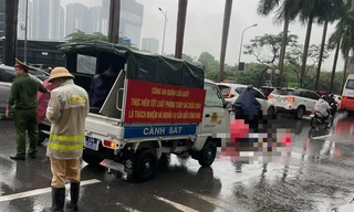Hà Nội: Đi bộ qua đường, người đàn ông bị xe máy tông tử vong