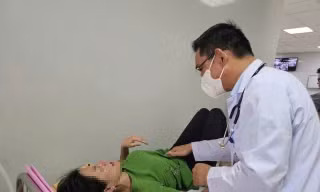 TPHCM: Số người nhập viện sau ăn bánh mì lên đến 100, chính quyền phường hành động 'khẩn'