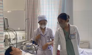 Nhập viện hàng loạt sau khi ăn bánh mì ở TPHCM 