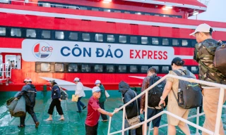 Tàu cao tốc Thăng Long hoạt động trở lại sau 6 tháng tạm ngưng