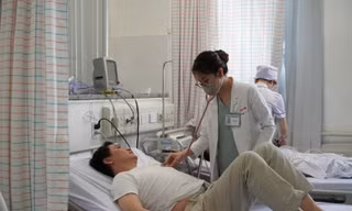 Số ca ngộ độc nghi do ăn bánh mì ở TPHCM tiếp tục tăng mạnh