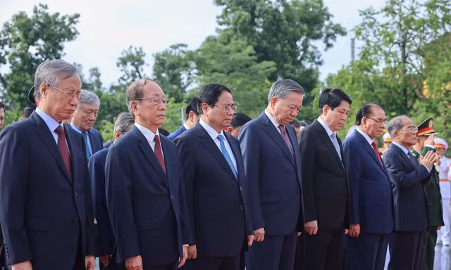Lãnh đạo Đảng, Nhà nước dâng hương tưởng niệm các Anh hùng liệt sĩ