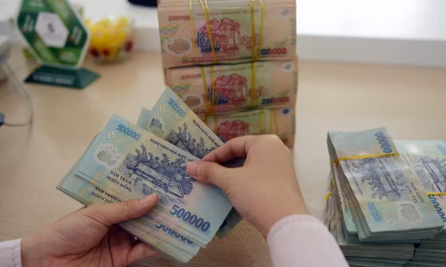 Tăng mạnh tiền lương, thưởng Tết