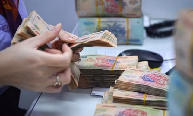 Điều chỉnh tiền lương cần được tính toán một cách tổng thể, kỹ lưỡng