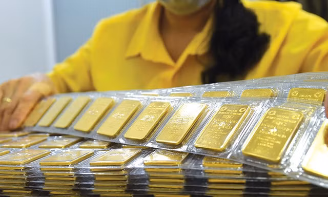 Ai cấp phép cho các doanh nghiệp, ngân hàng sản xuất vàng miếng?